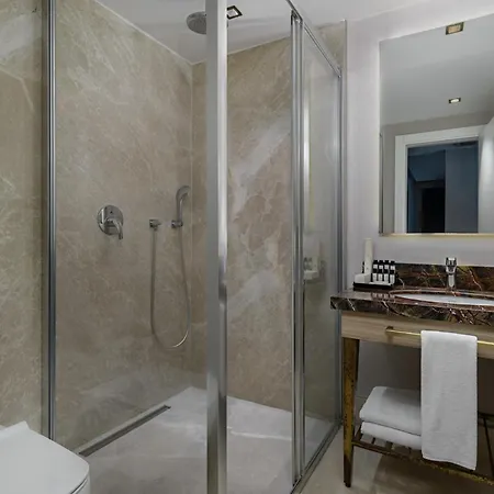 Gleam Bomonti מלון 4*